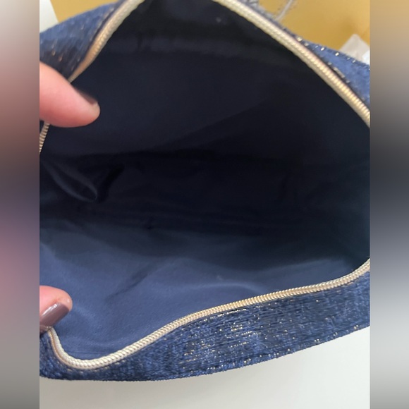 CHANEL New Navy cosmetic bag - Picture 7 of 8